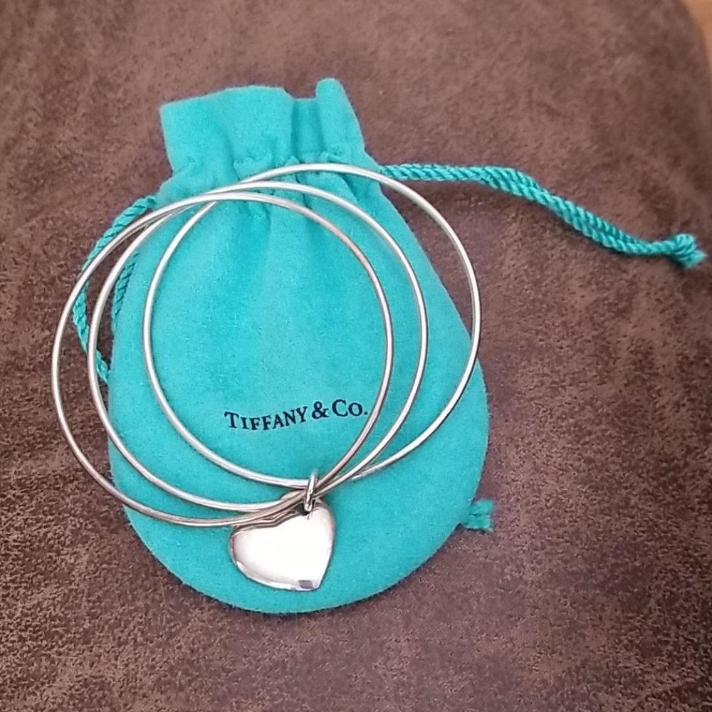 Multi-bangle bracelet with heart charm